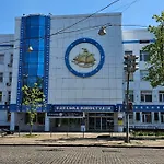 на французском бульваре возле моря и института филатова! *