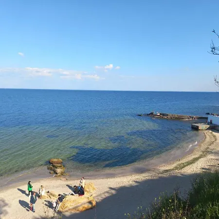 на французском бульваре возле моря и института филатова! Odessa