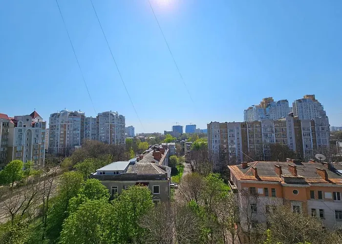 на французском бульваре возле моря и института филатова! Odessa