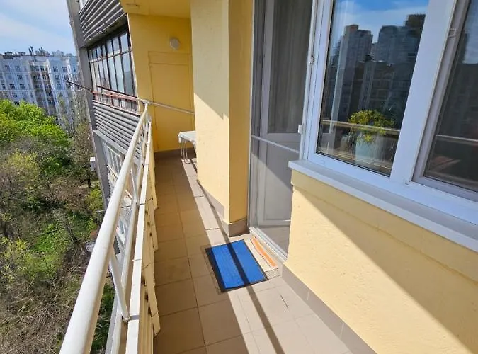 на французском бульваре возле моря и института филатова! أوديسا