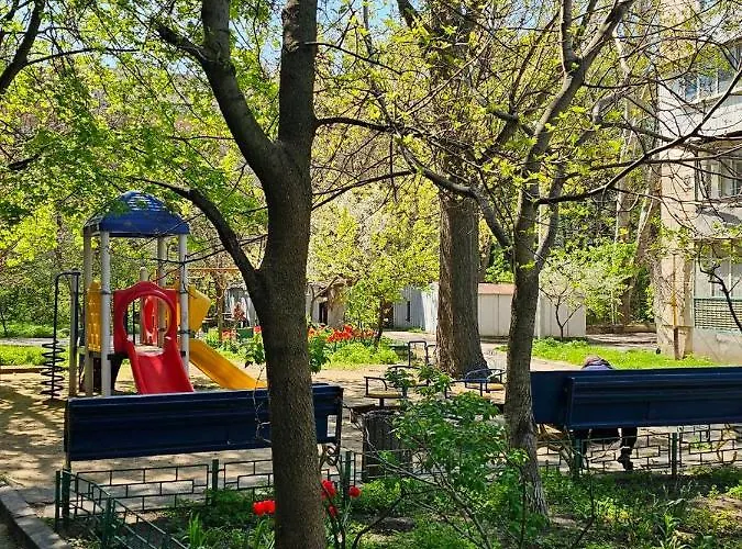 французский бульвар: морская у института филатова *